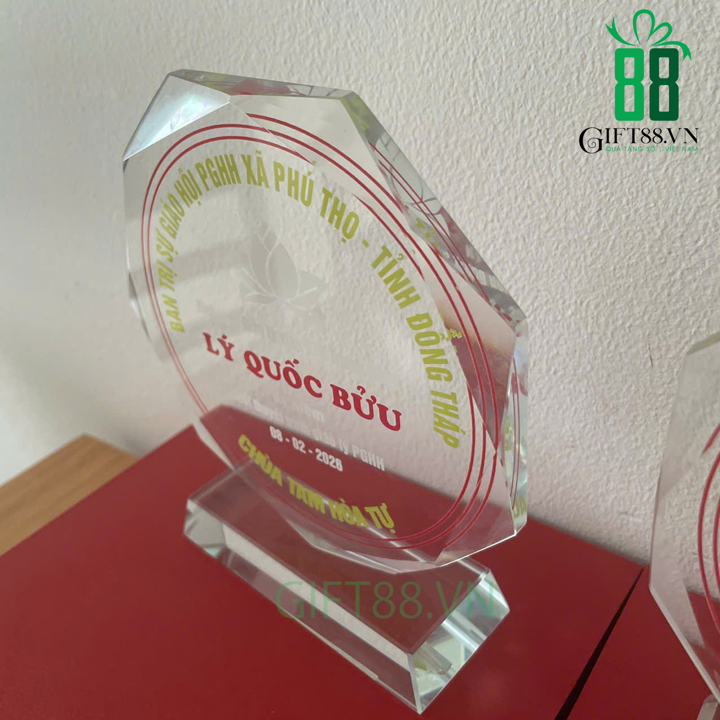 ky niem chuong pha le gia re ky niem chuong pha le gia re